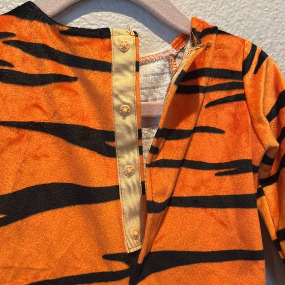 Spirit Halloween Baby Lil’ Tiger Costume Size 0-6 Months - Picture 10 of 10